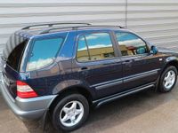Gebraucht Mercedes ML320 218 PS (160 kW) 2000 Blau SUV