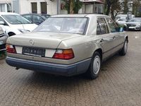 Gebraucht Mercedes E230 132 PS (97 kW) 1987 Grau Limousine