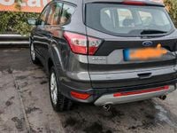 Gebraucht Ford Kuga 150 PS (110 kW) 2017 Grün SUV