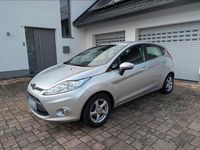 Gebraucht Ford Fiesta Titanium 80 PS (58 kW) 2012 Silber Kleinwagen