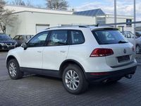 Gebraucht VW Touareg 239 PS (175 kW) 2011 Campanellaweiss SUV