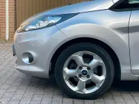 Gebraucht Ford Fiesta 82 PS (60 kW) 2009 Silber Kleinwagen