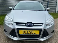 Gebraucht Ford Focus Trend 140 PS (102 kW) 2013 Grau Limousine