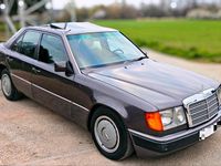 Gebraucht Mercedes E250 90 PS (66 kW) 1991 Violet Limousine