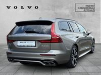 Gebraucht Volvo V60 Plus 455 PS (334 kW) 2022 Pebble grey / metallic Kombi