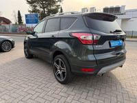 Gebraucht Ford Kuga Titanium 150 PS (110 kW) 2017 Grün SUV