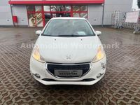 Gebraucht Peugeot 208 Active 68 PS (50 kW) 2013 Weiß Kleinwagen