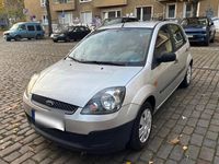 Gebraucht Ford Fiesta 60 PS (44 kW) 2006 Silber Kleinwagen