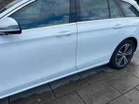Gebraucht Mercedes E220 2023 Weiß Kombi