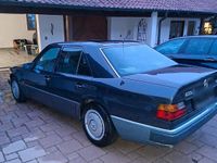 Gebraucht Mercedes E250 126 PS (92 kW) 1992 Schwarz Limousine