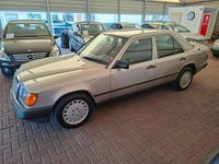 Gebraucht Mercedes E230 136 PS (100 kW) 1987 Silber Limousine