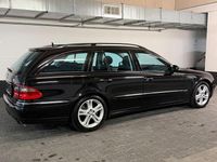 Gebraucht Mercedes E280 Avantgarde 190 PS (139 kW) 2009 Schwarz Limousine