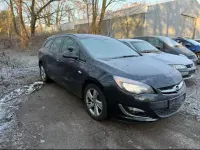 Gebraucht Opel Astra 110 PS (80 kW) 2013 Grün Kombi