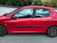 Gebraucht Peugeot 206 75 PS (55 kW) 2004 Rot Kleinwagen