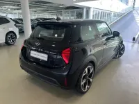 Gebraucht Mini Cooper S Favoured 204 PS (150 kW) 2025 Schwarz Kleinwagen