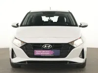 Gebraucht Hyundai i20 Select 84 PS (61 kW) 2022 Atlas white Kleinwagen
