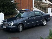 Gebraucht Mercedes E200 136 PS (100 kW) 1998 Blau Limousine