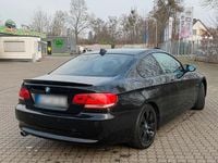 Gebraucht BMW 320 177 PS (130 kW) 2007 Schwarz Coupé