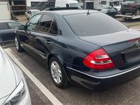 Gebraucht Mercedes E200 163 PS (119 kW) 2005 Blau Limousine