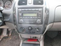 Używany Mazda 323 Comfort 72 KM (52 kW) 2001 Srebrny Sedan/Limuzyna