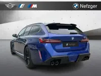 Neu BMW M5 Sport Line 727 PS (534 kW) 2026 Marina bay blau metallic Kombi