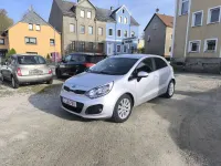 Gebraucht Kia Rio FIFA World Cup Edition 86 PS (63 kW) 2014 Brilliantsilber met. Kleinwagen