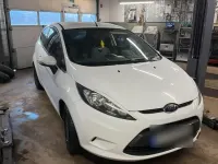 Gebraucht Ford Fiesta 82 PS (60 kW) 2009 Weiß Kleinwagen