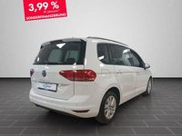 Gebraucht VW Touran Comfortline 122 PS (89 kW) 2022 Pure white Van / Kleinbus