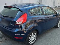 Gebraucht Ford Fiesta 60 PS (44 kW) 2014 Blau Kleinwagen