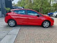 Używany Opel Astra Edition 110 KM (80 kW) 2019 Czerwony Sedan/Limuzyna