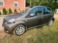 Gebraucht Toyota Aygo 68 PS (50 kW) 2012 Gold Kleinwagen