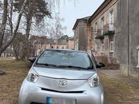 Gebraucht Toyota iQ 98 PS (72 kW) 2012 Silber Kleinwagen