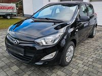 Gebraucht Hyundai i20 75 PS (55 kW) 2013 Schwarz Kleinwagen