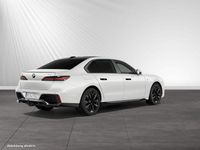 Gebraucht BMW 740 M Sport 299 PS (219 kW) 2023 Mineralweiss metallic Limousine