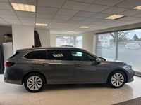 Gebraucht VW Passat 193 PS (141 kW) 2024 Grau Kombi