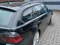 Gebraucht BMW 320 163 PS (119 kW) 2007 Schwarz Kombi