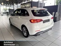 Gebraucht Mercedes B180 Progressive 136 PS (100 kW) 2019 Weiß Kleinwagen
