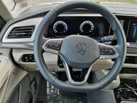 Gebraucht VW T7 Beach 150 PS (110 kW) 2024 Mediumblau metallic dach schwarz Van