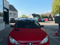 Gebraucht Peugeot 206 CC 80 PS (58 kW) 2006 Rot Cabrio