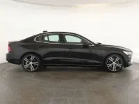 Gebraucht Volvo S60 Inscription 197 PS (144 kW) 2022 Onyx black Limousine