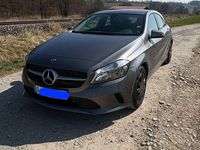 Gebraucht Mercedes A180 122 PS (89 kW) 2017 Grau Limousine