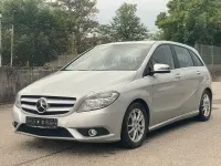 Gebraucht Mercedes B180 122 PS (89 kW) 2012 Silber Kleinwagen