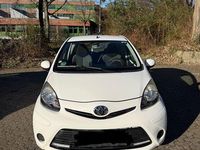 Gebraucht Toyota Aygo 68 PS (50 kW) 2012 Weiß Kleinwagen
