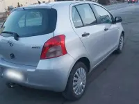 Gebraucht Toyota Yaris 90 PS (66 kW) 2006 Silber Kleinwagen