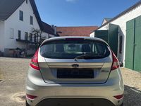 Gebraucht Ford Fiesta Trend 82 PS (60 kW) 2009 Silber Kleinwagen