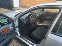 Gebraucht Mercedes E220 150 PS (110 kW) 2002 Silber Limousine