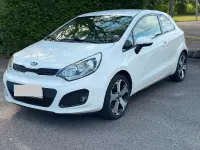 Używany Kia Rio 75 KM (55 kW) 2012 Biały Hatchback