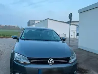 Gebraucht VW Jetta 105 PS (77 kW) 2011 Grau Limousine