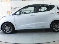 Gebraucht Hyundai i10 67 PS (49 kW) 2018 Sleek silver Kleinwagen