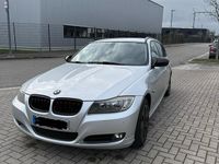 Gebraucht BMW 318 143 PS (105 kW) 2010 Silber Kombi